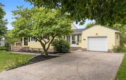 690 Autumn Drive, Amherst, OH 44001