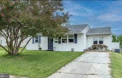 110 OAK Avenue, BELLMAWR, NJ 08031