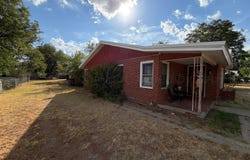 700 Avenue D SE, Childress, TX 79201