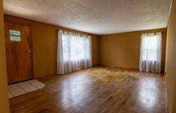 720 E 2nd St, Cameron, MO 64429