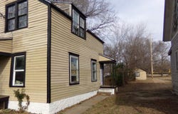 318 E 7th Ave, Winfield, KS 67156