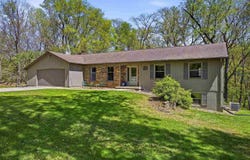 7 West View Acres NE, IowaCity, IA 52240