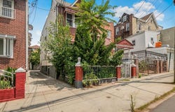 865 E 215th Street, Bronx, NY 10467
