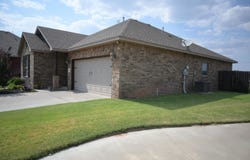 916 N Creek Dr, Woodward, OK 73801