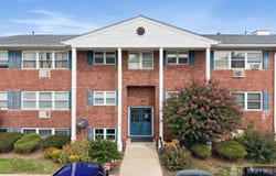 32 Woodedge Avenue, Edison, NJ 08817