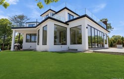 10 Bay View Drive, Hampton Bays, NY 11946