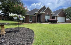 1519 Winter Valley Dr, Tupelo, MS 38801
