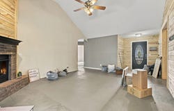 809 S 14th Avenue, Ozark, MO 65721