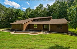 102 Rustic Highlands Road, Teays, WV 25526