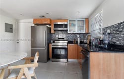 1050 7th St, Miami Beach, FL 33139