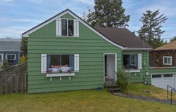811 12TH Ave, Seaside, OR 97138