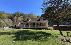 1429 Foxwood Lane, Elkview, WV 25071