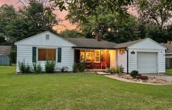 917 N State, Flora, IL 62839