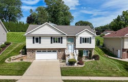 3345 Peach Tree Lane, Dubuque, IA 52002