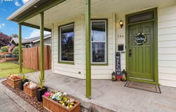 704 COLUMBIA St, Kelso, WA 98626