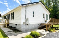 429 Glenview Rd, CRAB ORCHARD, WV 25827