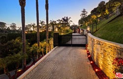 1407 Davies Dr, Beverly Hills Post Office, CA 90210