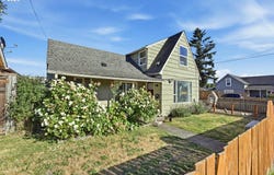 208 SW 3RD Ave, Kelso, WA 98626