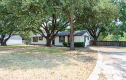1132 W 8th Street, McGregor, TX 76657