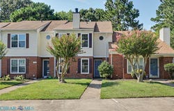 668 Hollomon Dr, Hampton, VA 23666