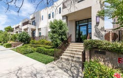 18723 Redwing St, Tarzana, CA 91356