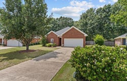 110 Frankfort Dr., Dothan, AL 36305
