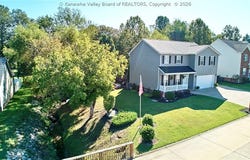 648 Overlook Drive, Hurricane, WV 25526