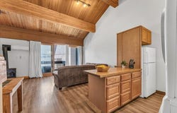 2000 N Village Drive, Truckee, CA 96161