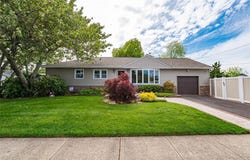 19 Buchanan Avenue, Amity Harbor, NY 11701