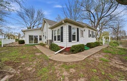 105 W C Street, Delavan, IL 61734