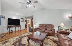 811 Valley Ct, CenterPoint, IA 52213