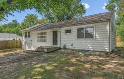 5718 SW 14th ST, Topeka, KS 66604