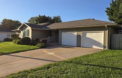 413 Hillside Dr, Hastings, NE 68901