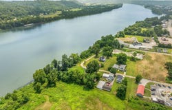 12 Riverview Dr, Gallipolis, OH 45631