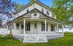 2921 220th Street, Winthrop, IA 50682