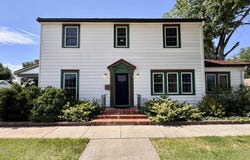 102 W Lyon, Lyons, KS 67554