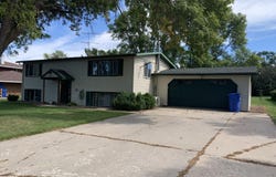304 Walter Ave S, Lake Preston, SD 57249