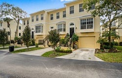 1635 42nd Square, Vero Beach, FL 32960