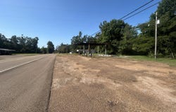 900 S Applegate Street, Winona, MS 38967