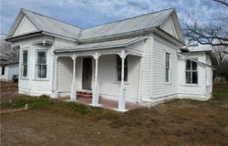 316 W Seideman Street, Seguin, TX 78155
