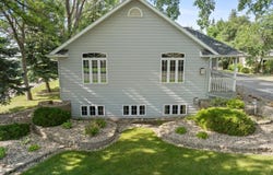 1204 16th Ave, Minot, ND 58701