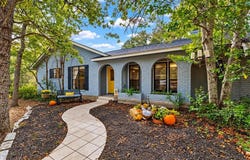 111 Post Oak Dr, Elgin, TX 78621