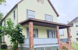 211 Cedar Ave, Sharon, PA 16146