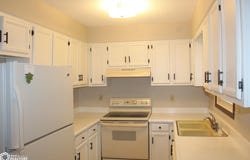 225 W Lyons Street, Garner, IA 50438