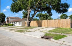 813 OAKWOOD Drive, Gretna, LA 70056