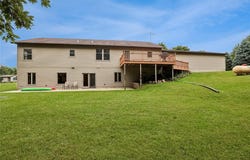 5712 22nd Ave Drive, Vinton, IA 52349