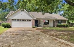 7 Westpoint St, Wake Village, TX 75501