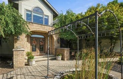 411 Donahey Avenue NE, New Philadelphia, OH 44663