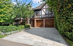 17 Sutton Place, Lawrence, NY 11559
