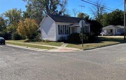 482 E Walnut Street, Nashville, IL 62263